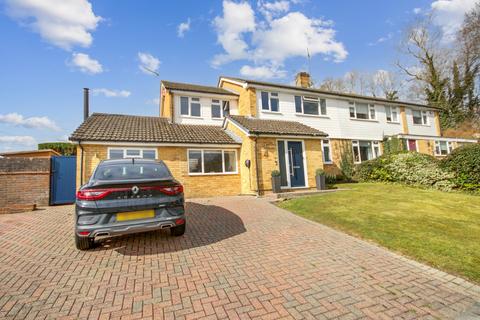 4 Dickens Close, East Grinstead, RH19 1SE