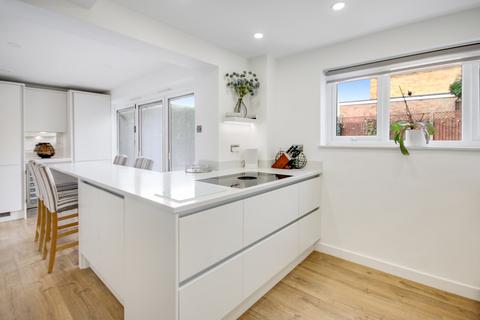 4 Dickens Close, East Grinstead, RH19 1SE