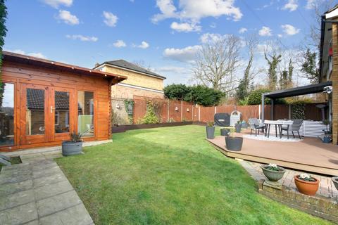 4 Dickens Close, East Grinstead, RH19 1SE