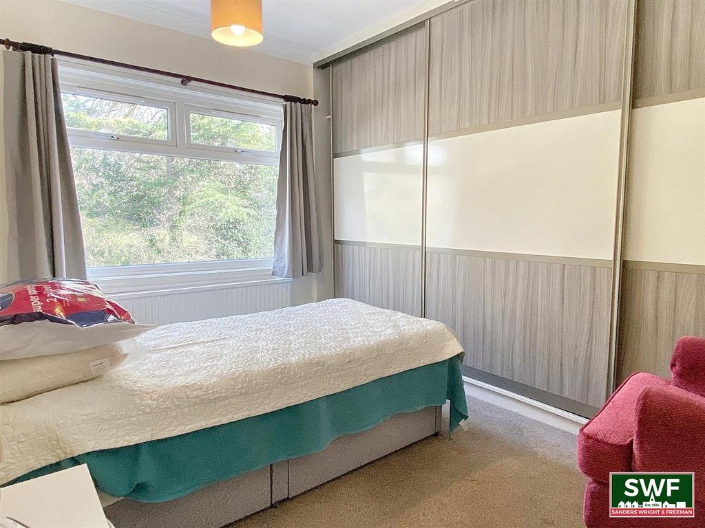 Bed2.2.jpg