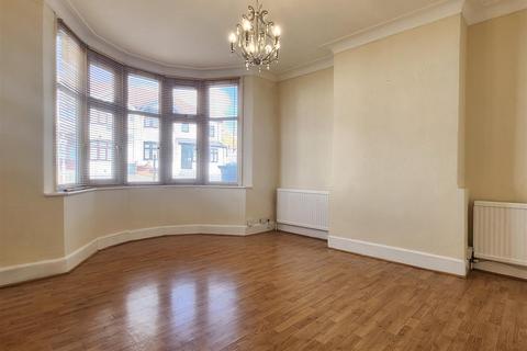 3 bedroom house for sale, Redbridge Lane East, Redbridge - CHAIN FREE!