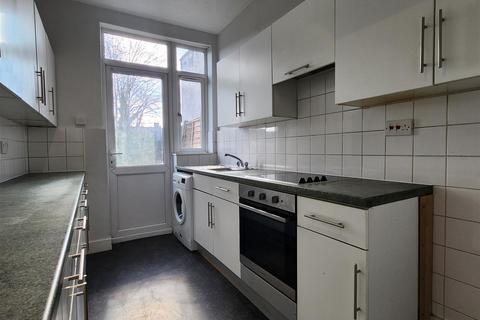 3 bedroom house for sale, Redbridge Lane East, Redbridge - CHAIN FREE!