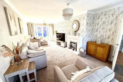 3 bedroom semi-detached house for sale, Newark Road, Fens