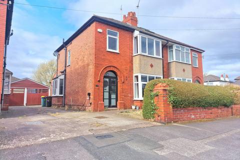 3 bedroom semi-detached house to rent, Beacon Avenue, Preston PR2