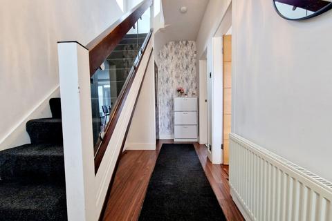 3 bedroom semi-detached house to rent, Beacon Avenue, Preston PR2
