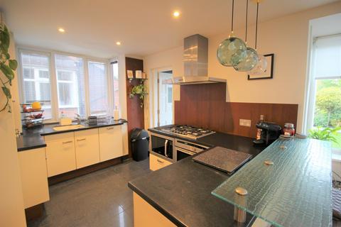 3 bedroom semi-detached house to rent, Beacon Avenue, Preston PR2