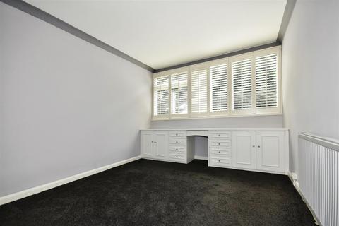 2 bedroom house to rent, Cavendish Avenue, Woodford Green IG8