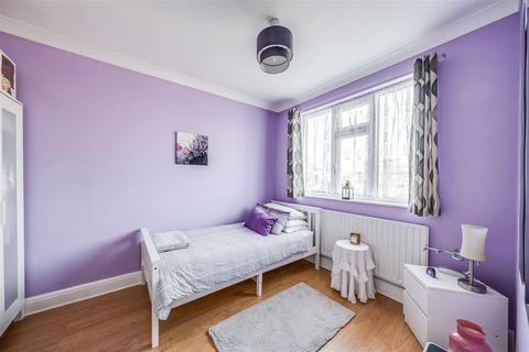 25 Lawford Gardens, Dartford, DA1 3AL
