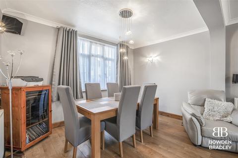 3 bedroom semi-detached house for sale, Brocket Way, Chigwell