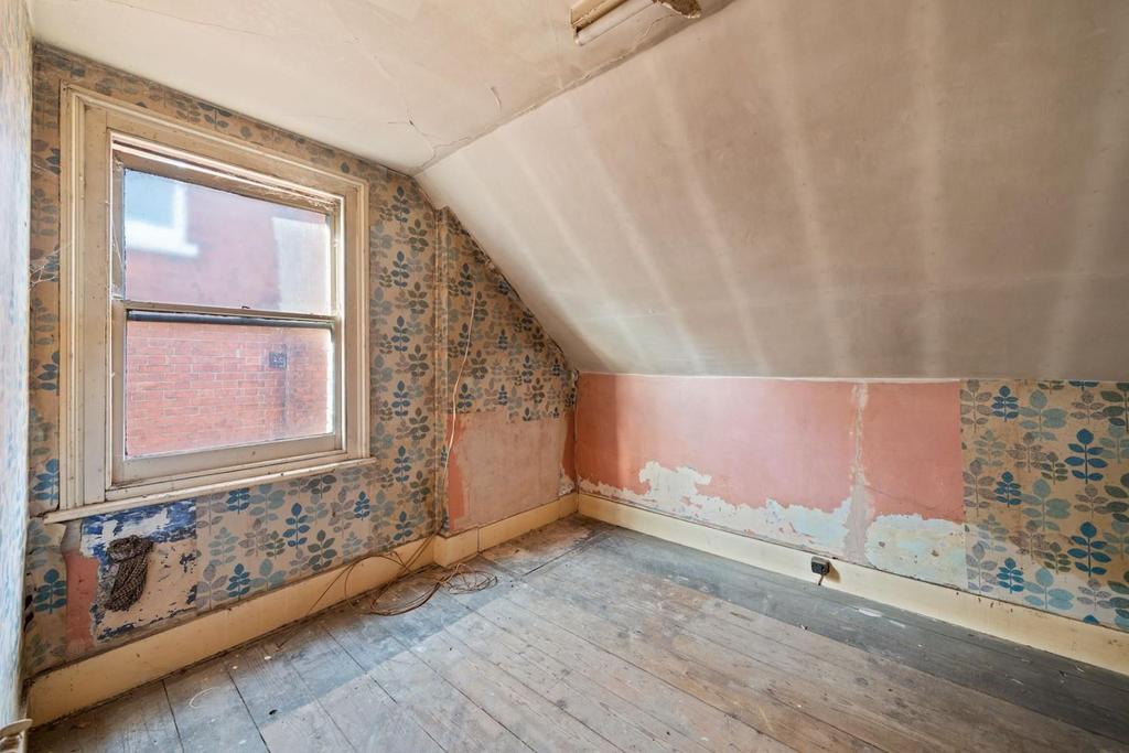 13-f8c082353 -  Prop World - NS - 37 Panmure Road S