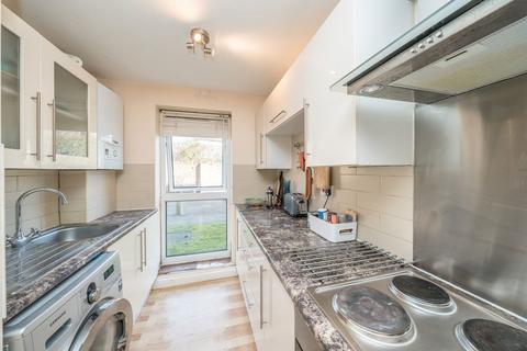 2 bedroom flat to rent, Cross Deep, Twickenham TW1