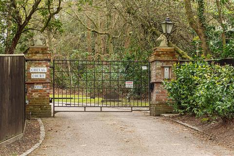 6 bedroom detached house for sale, High Road, Chipstead
