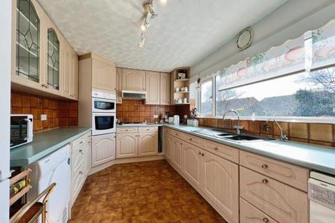 140 Downs Road, Folkestone, CT19 5PX