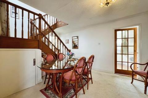 140 Downs Road, Folkestone, CT19 5PX