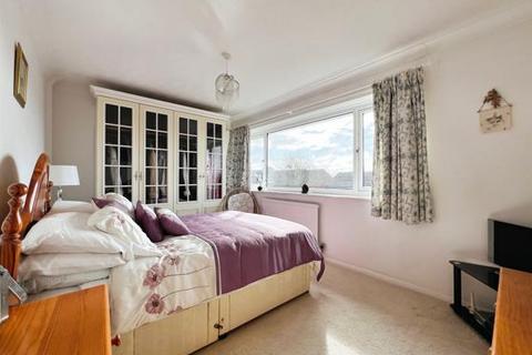 140 Downs Road, Folkestone, CT19 5PX