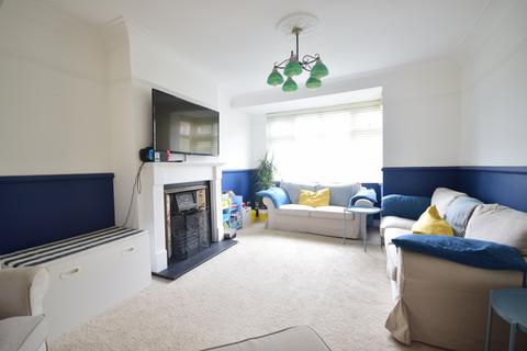 3 bedroom terraced house to rent, Barr Road Gravesend DA12