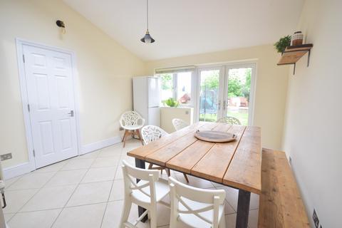 3 bedroom terraced house to rent, Barr Road Gravesend DA12