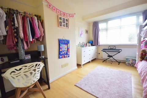 3 bedroom terraced house to rent, Barr Road Gravesend DA12