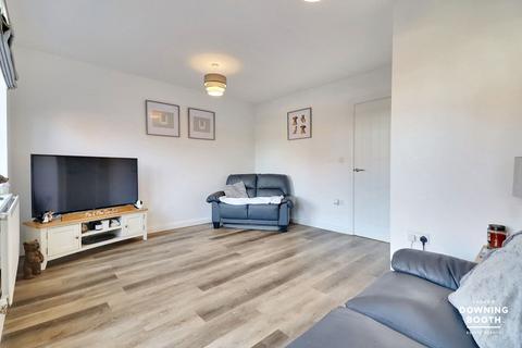 31 Baker Drive, Fradley, Lichfield, WS13 8TD