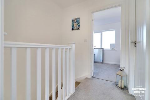 31 Baker Drive, Fradley, Lichfield, WS13 8TD