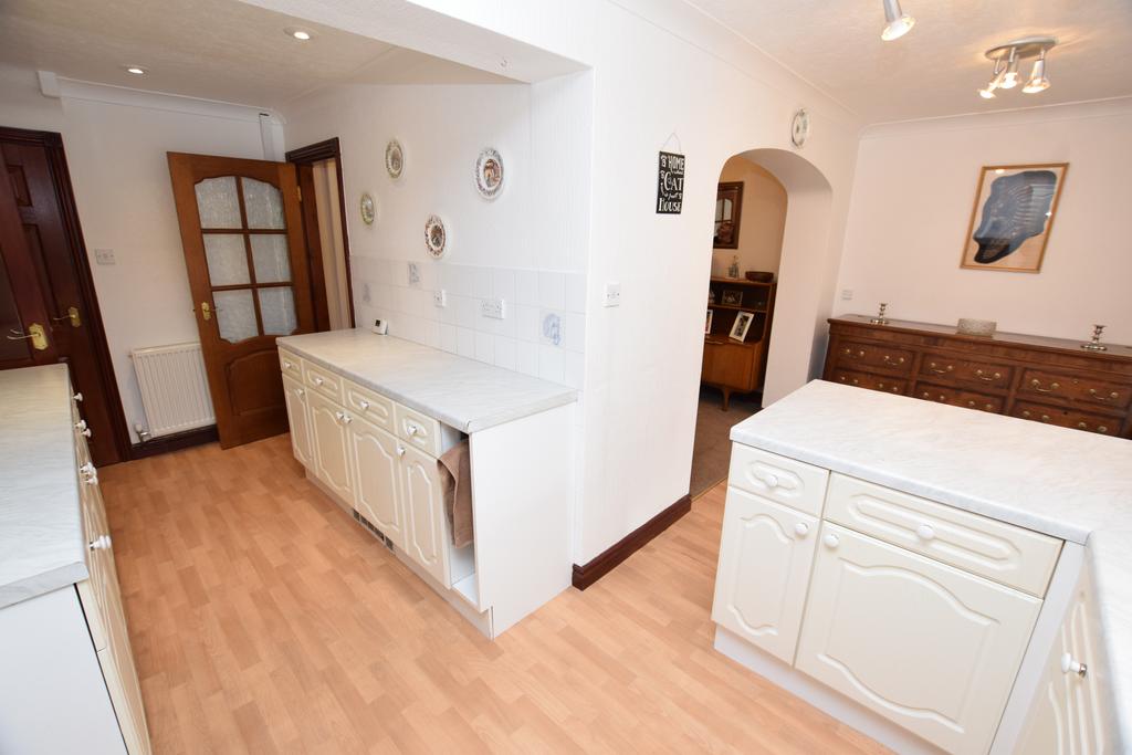 Breakfast/kitchen