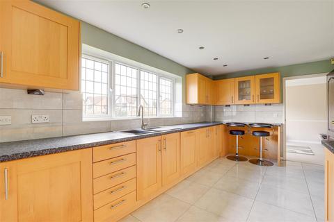 20 Ascott Gardens, West Bridgford, Nottingham, NG2 7TH