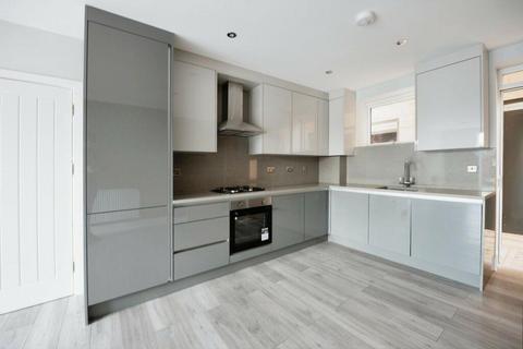 2 bedroom duplex to rent, Gascoigne Road, Barking IG11