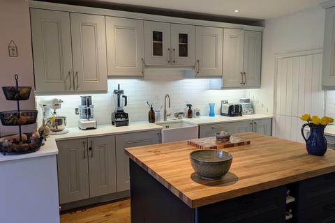 undefined, New Road, Richmond, TW10