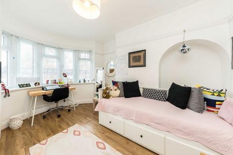 3 bedroom semi-detached house to rent, Whitton Dene, Isleworth TW7