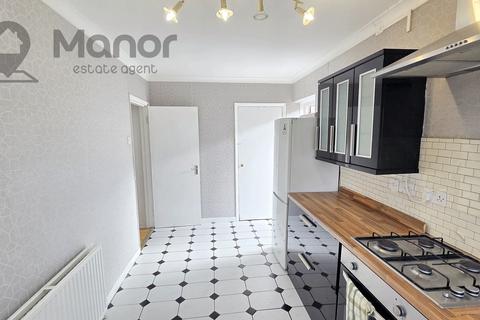 2 bedroom terraced house to rent, Southend Road, East Ham, E6 2AA