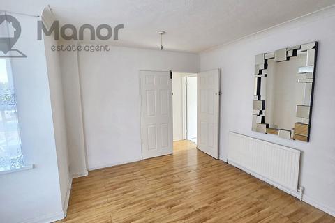 2 bedroom terraced house to rent, Southend Road, East Ham, E6 2AA