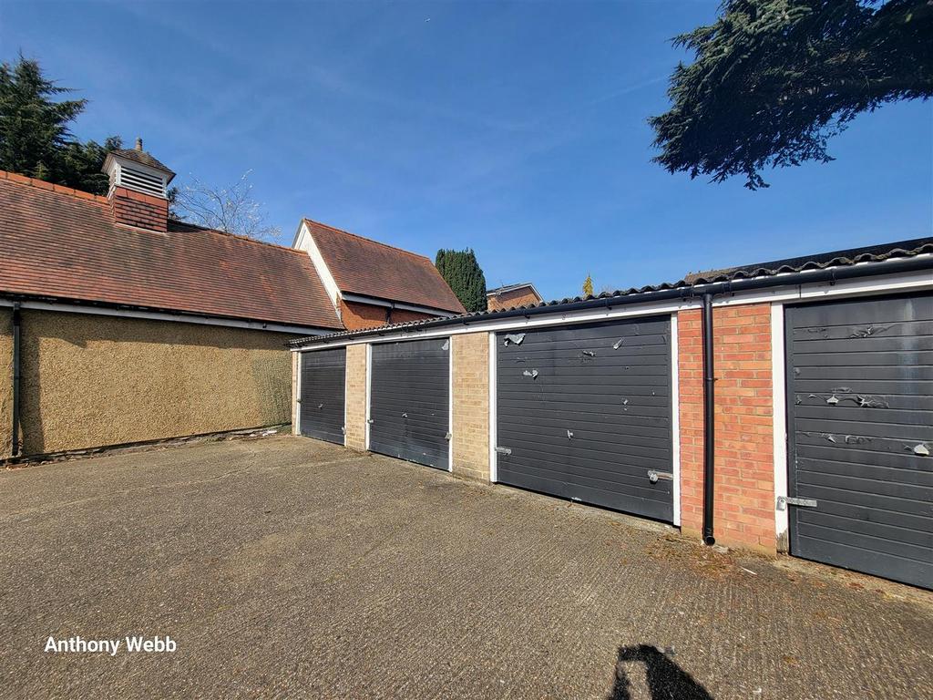 En-bloc garages