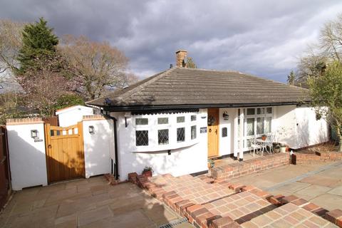 2 bedroom detached bungalow for sale, Brambledown Close, West Wickham, BR4