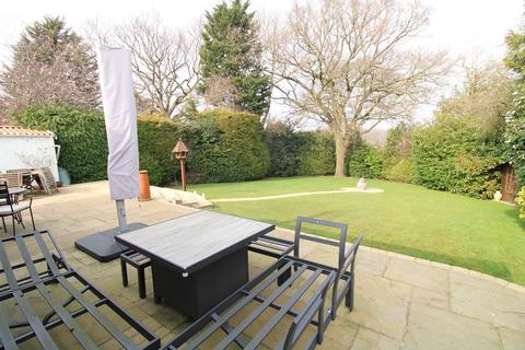 2 bedroom detached bungalow for sale, Brambledown Close, West Wickham, BR4