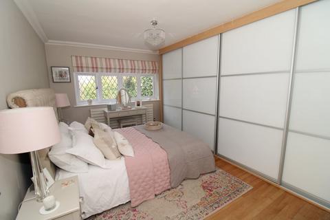 1 Brambledown Close, West Wickham, BR4 0HS
