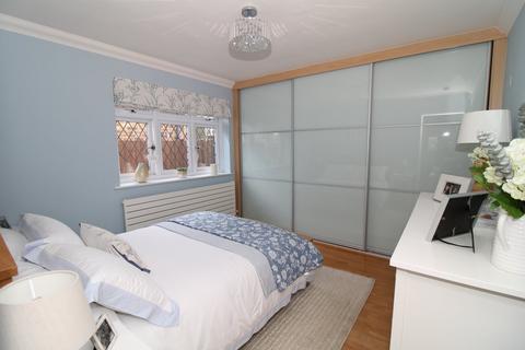 1 Brambledown Close, West Wickham, BR4 0HS