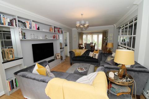 1 Brambledown Close, West Wickham, BR4 0HS