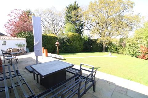 1 Brambledown Close, West Wickham, BR4 0HS