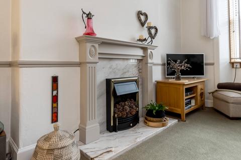 219/1 Easter Road, Edinburgh, EH6 8LG