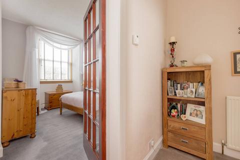219/1 Easter Road, Edinburgh, EH6 8LG