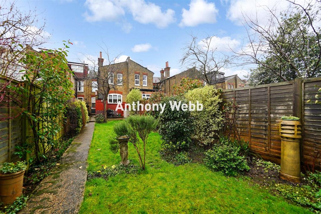 Rear aspect/garden