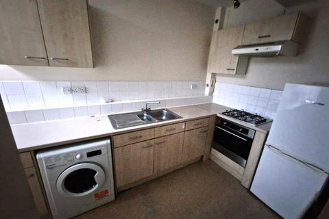 2 bedroom flat to rent, Regents Park Road, London N3