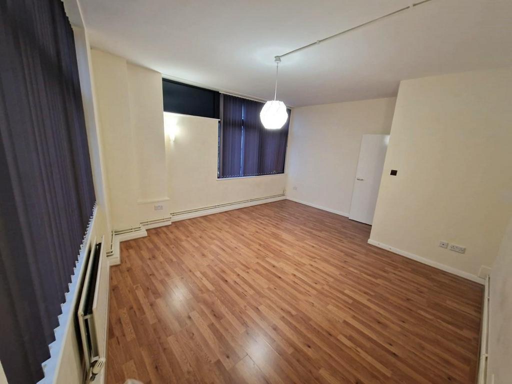 Flat F 361 Regents Park Road Picture 1 (7).jpg