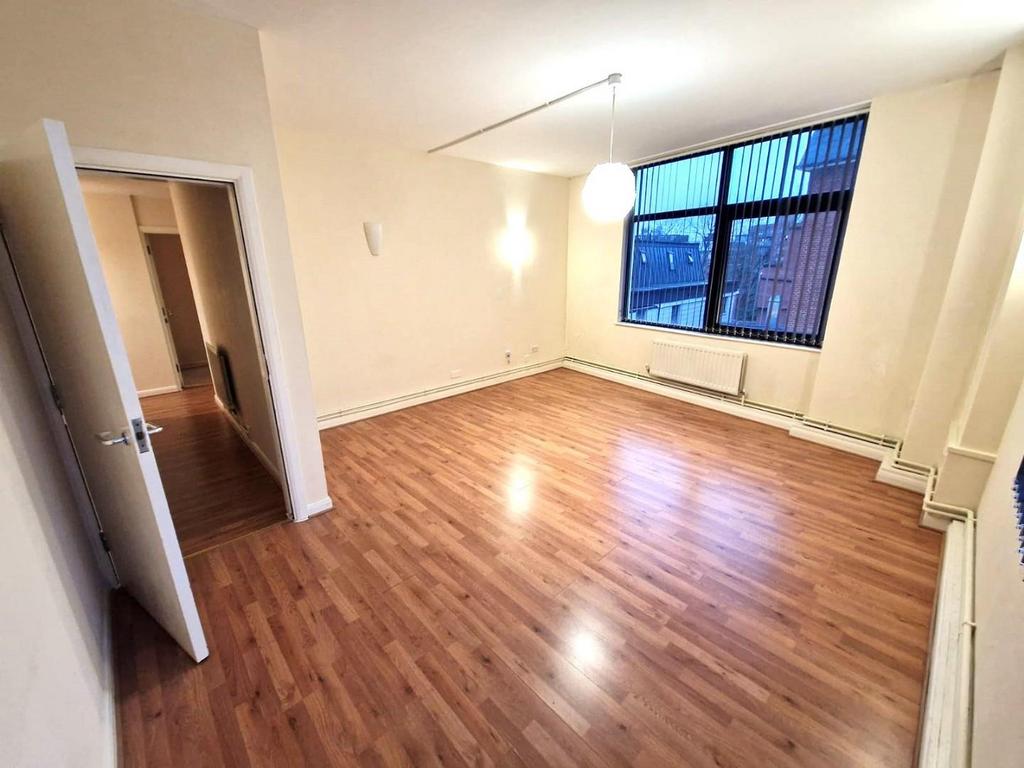 Flat F 361 Regents Park Road Picture 1 (5).jpg