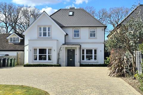 45 The Glade, Fetcham, Leatherhead, KT22 9TB