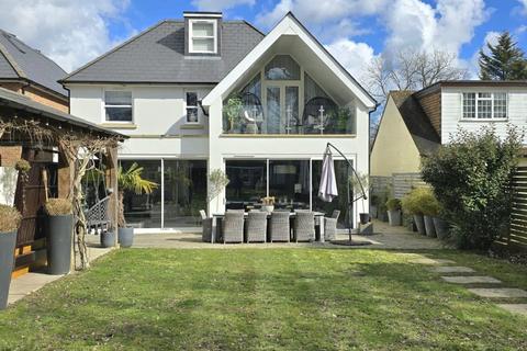 45 The Glade, Fetcham, Leatherhead, KT22 9TB