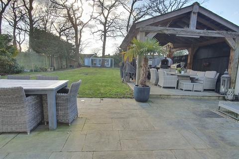 45 The Glade, Fetcham, Leatherhead, KT22 9TB
