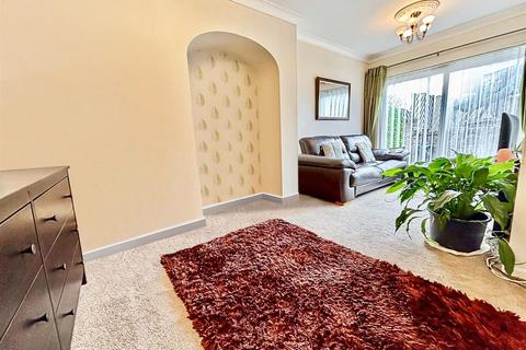 587 Whitehall Road, Leeds, LS12 6HA