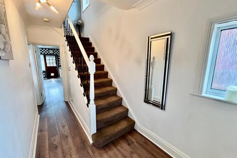 587 Whitehall Road, Leeds, LS12 6HA