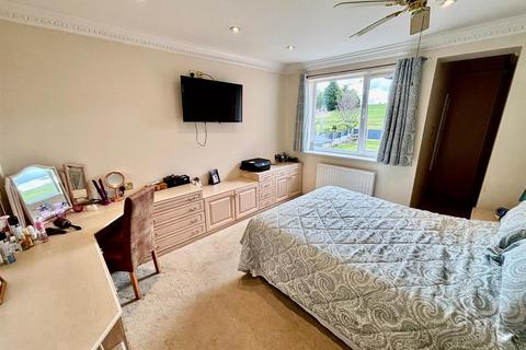 587 Whitehall Road, Leeds, LS12 6HA